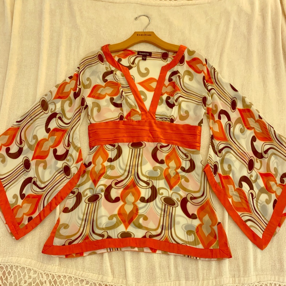 bebe printed kimono sleeve top with orange silk. S